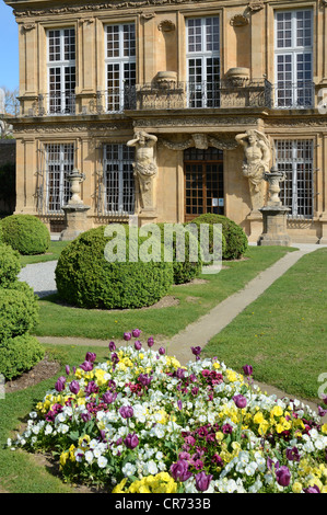 Pavillon Vendôme Bastide and Garden with Spring Flower Beds and Topiary Shrubs Aix-en-Provence Provence France Stock Photo