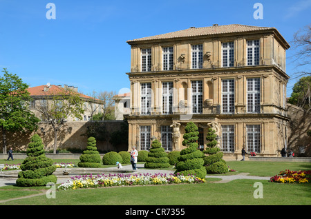 Pavillon Vendôme Garden and Fountain with Spring Flowers and Topiary Trees Aix-en-Provence Provence France Stock Photo