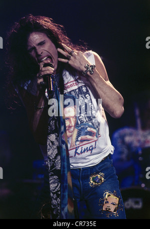 Tyler, Steven, * 26.3.1948, US musician, lead singer of the rock band 'Aerosmith', half length, during a concert in Dortmund, Germany, 19.11.1993, singing, Stock Photo