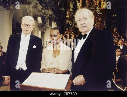 Guttenberg, Enoch zu, * 29.7.1946, German musician (conductor), half length (left), with the opera singer Barbara Hendricks and the TV presenter Hans-Joachim Kuhlenkampff, photo taken on occasion of the recording of a Christmas concert for the German television in the Wies Church, Bavaria, Germany, September 1995, Stock Photo
