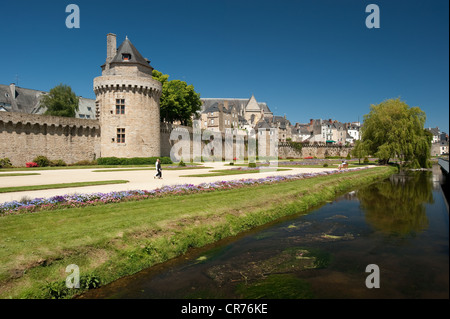 France, Morbihan, Gulf of Morbihan, Vannes, general view of the ramparts and of the garden of the ramparts of Vannes, Stock Photo