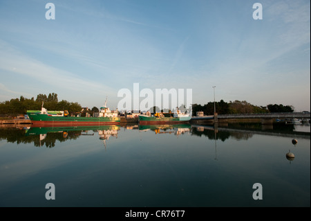 France, Morbihan, Gulf of Morbihan, Vannes, entrance of harbour of Vannes and Kerino bridge Stock Photo