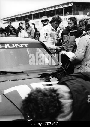Hunt, James, 29.8.1947 - 15.6.1993, British racing driver, on Mercedes-Benz 190 E at the opening race of the new the Nuerburgring, 12.5.1984, Stock Photo