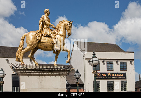 Statue of King William ( Billy ) in Market Street Kingston-upon-Hull Yorkshire UK Stock Photo