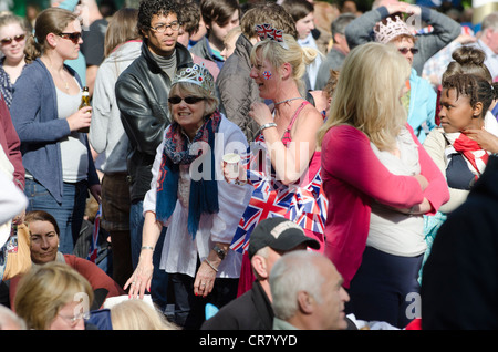The Queen's Diamond Jubilee Celebrations Revelers waiting for  pop concert in The Mall Stock Photo