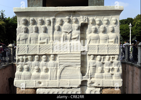 Dikilitas, Egyptian obelisk, marble pedestal with relief of Emperor Theodosius I, Hippodrome, At Meydani, Istanbul, Turkey Stock Photo
