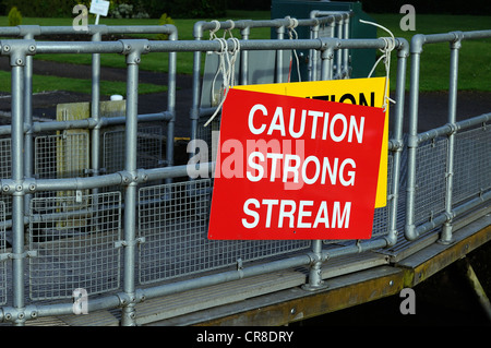 Warning sign on Thames lock gate about strong current Stock Photo