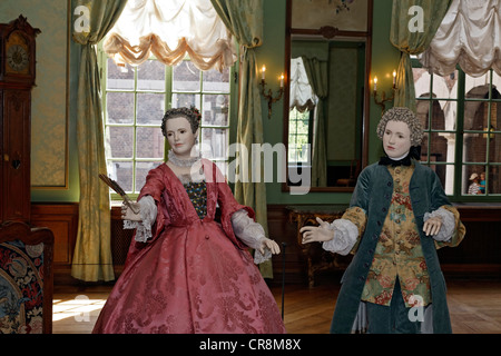 Male and female mannequins dressed in Rococo style, in a salon, 18th Century, Kasteel Hoensbroek, Limburg, The Netherlands Stock Photo