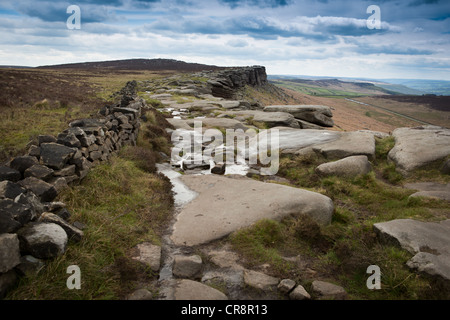 Stanage Edge in the Peak District. The longest gritstone edge in England. Near Hathersage, Derbyshire, UK Stock Photo