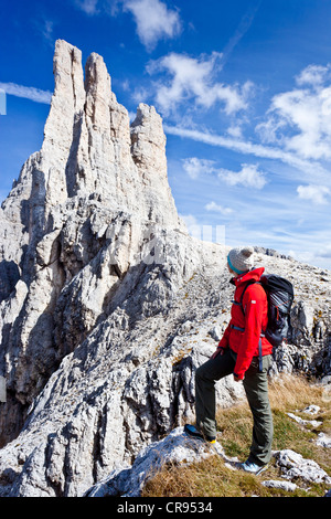 Climber on the Santner Pass in the Rosengarten group, behind the Vajolet Towers with the Delagokante edge, Dolomites Stock Photo