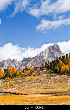 Fanes Hut, Hochpustertal Valley near Pederue, Fanes-Sennes-Prags Nature Park, Dolomites, Alto Adige, Italy, Europe Stock Photo