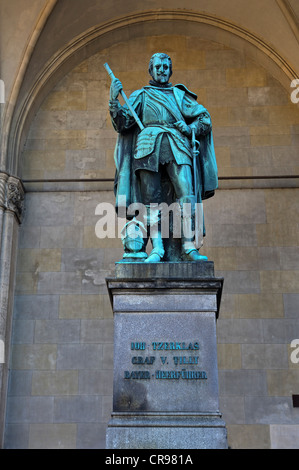 Statue of Count von Tilly, Bavarian military leader in front of the Feldherrnhalle, Field Marshals' Hall, Munich, Bavaria Stock Photo