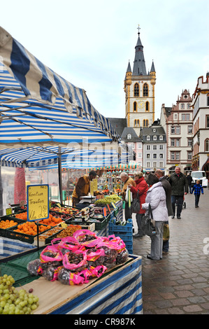 Fruit stand on Hauptmarkt square, St. Gangolf church at back, Trier, Rhineland-Palatinate, Germany, Europe Stock Photo