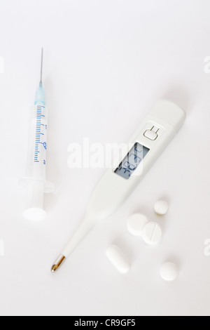 https://l450v.alamy.com/450v/cr9gf5/syringe-pills-and-digital-thermometer-on-white-background-cr9gf5.jpg