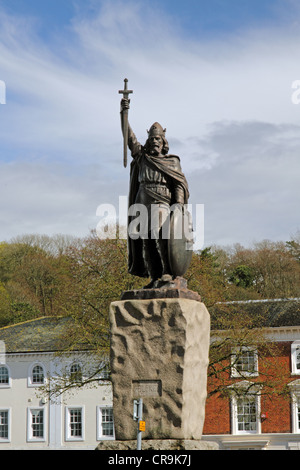 Statue of King Alfred the Great in Winchester, Hampshire, England. Bronze statue designed by Hamo Thorneycroft RA; erected 1901 Stock Photo