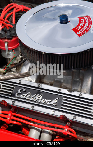 Red 350 V8 engine with Edelbrock cam covers and chrome air filter Stock Photo