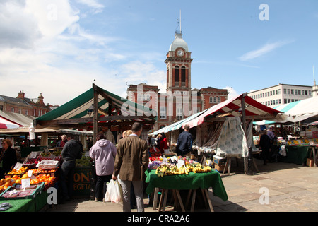 Chesterfield Open-Air Market in front of its Historic Market Hall Stock Photo