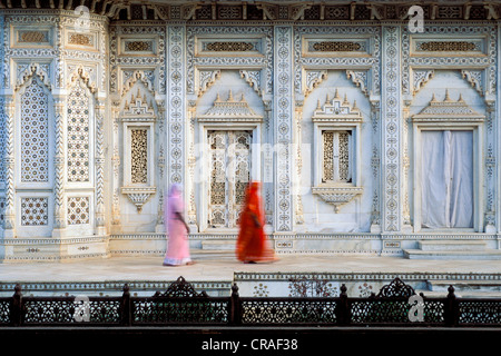 Women wearing colourful saris, marble tomb of the Scindia Dynasty, Shivpuri, Madhya Pradesh, North India, India, Asia Stock Photo