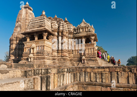 Women wearing saris on the steps leading up to Kandariya Mahadev Temple, Khajuraho, UNESCO World Heritage Site, Madhya Pradesh Stock Photo