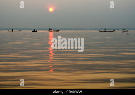 Fishermen on Lake Vembanad at sunrise, Kerala, South India, India, Asia Stock Photo