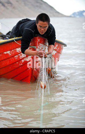 Eskimo fishing hi-res stock photography and images - Alamy