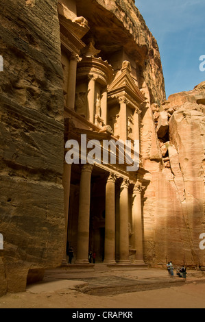 Treasury or Al Khazneh in the rock, Petra, UNESCO World Heritage Site, Jordan, Middle East