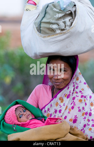 Woman with infant and load on her head, Orchha, Madhya Pradesh, North India, India, Asia Stock Photo
