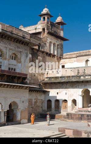 Courtyard, Raj Mahal Palace, Orchha, Madhya Pradesh, North India, India, Asia Stock Photo