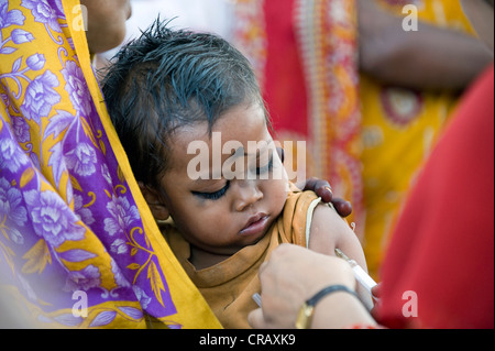 Infant, vaccination campaign for children by the German Doctors for Developing Countries in Calcutta, , India, Asia Stock Photo
