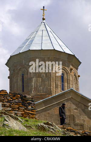 The famous Gergeti Trinity Church or Tsminda Sameba at the Chechen border, Stepantsminda, Georgia, Caucasus, Middle East Stock Photo