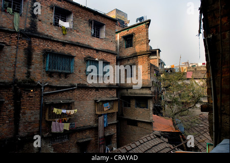 Decrepit apartment building, Shibpur district, Howrah, Kolkata, West Bengal, India, Asia Stock Photo