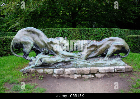 Ghent / Gent, Belgium. Citadelpark. Bronze statue of two tigers fighting over prey (Jacques de Lalaing c1887) Stock Photo