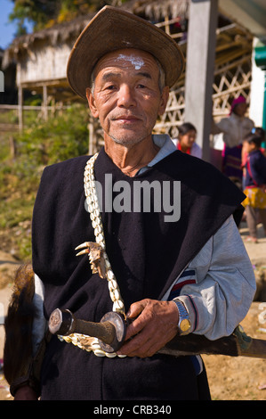 Traditionally dressed man with a machete from the Hillmiri ethnic group near Daporijo, Arunachal Pradesh, North East India Stock Photo