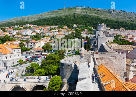 Historic city walls, old town of Dubrovnik, UNESCO World Heritage Site, central Dalmatia, Dalmatia, Adriatic coast, Croatia Stock Photo