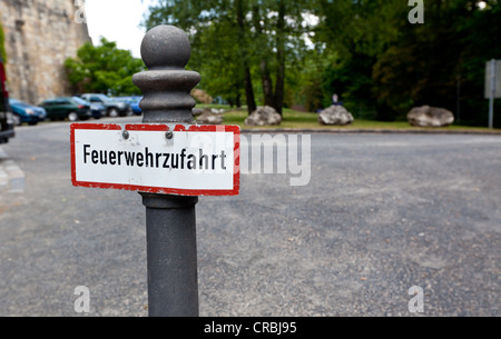 Sign, Feuerwehrzufahrt fire brigade access, fire barrier at the Veste Coburg castle, Coburg, Upper Franconia, Franconia, Bavaria Stock Photo