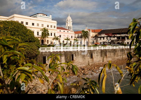 Bell tower of the Iglesia de San Francisco Church and the building of the national theatre, Teatro Nacional, in the Old City Stock Photo