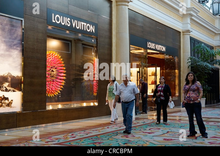 Louis Vuitton. The Dubai Mall Stock Photo - Alamy