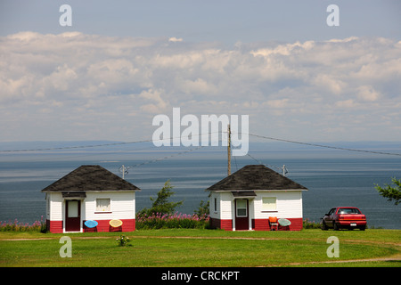 Holiday homes on the St. Lawrence River, Gaspe Peninsula, Gaspésie, Quebec, Canada Stock Photo