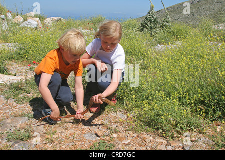European glass lizard, armored glass lizard (Ophisaurus apodus, Pseudopus apodus), single animal in the hands of a small childs, Greece Stock Photo