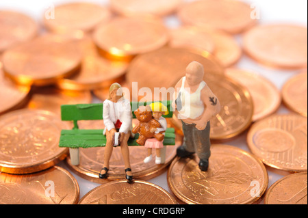Figurines, family sitting on a bench on euro cent coins