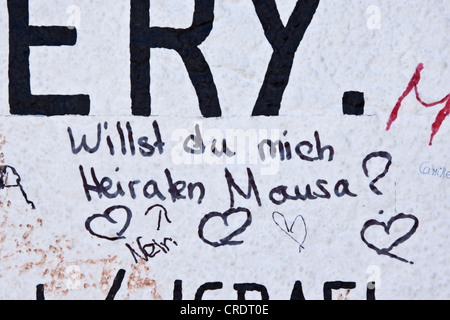 Proposal 'Willst Du mich heiraten Mausa?' or Will you marry me Mausa? on the Berlin Wall, East Side Gallery, Berlin Stock Photo