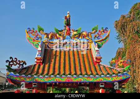 Roof detail, dragon, Taoism, Chinese temple on Ho Road, Wat Putaugongmaa, Nong Khai, Thailand, Asia, PublicGround Stock Photo