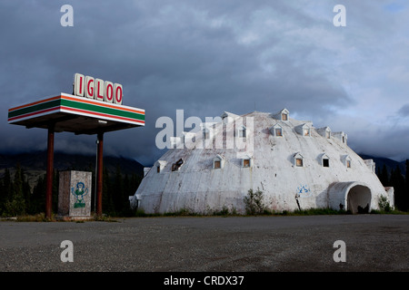 Old Igloo Hotel with an old gas station at a roadside in Denali National Park, Alaska, USA Stock Photo