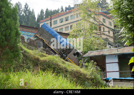 Accident, truck having crashed down a slope, Rumtek Monastery near Gangtok, Sikkim Himalayas, India, South Asia, Asia Stock Photo