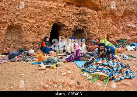 Nomadic cave-dwellers, Berbers, a family with several children sitting in front of their cave-dwelling, Dades Valley Stock Photo