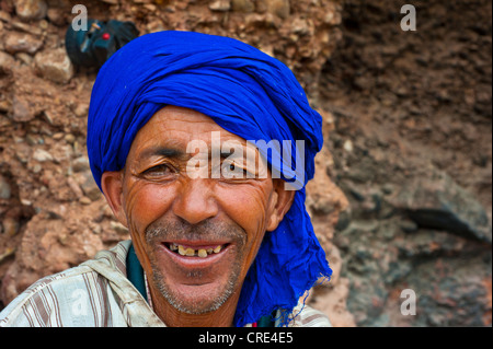 Portrait of Berber man wearing turban smiling, Tighmert Oasis, Morocco ...