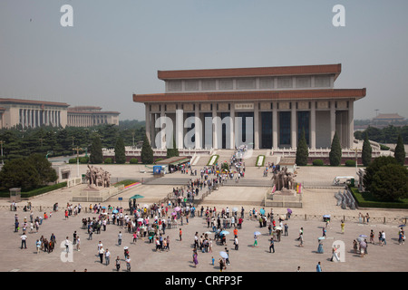 Crowds of Chinese tourists gather outside the Chairman Mao Memorial Hall in Tiananmen Square, Beijing, China. Stock Photo