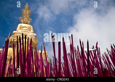 Golden Buddha at the summit of the Mount Emeni Shan. Sichuan. China Stock Photo