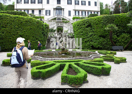 A woman looking at a guide leaflet at Villa Carlotta, Lake Como, Lombardy, Italian Lakes, Italy Stock Photo