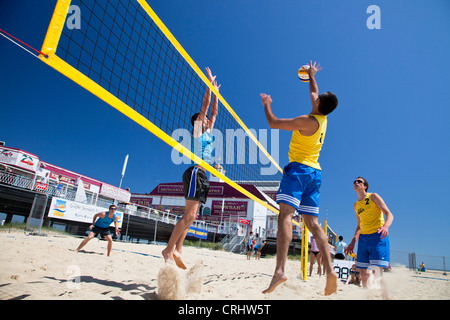 Beach volleyball on Great Yarmouth central beach Stock Photo